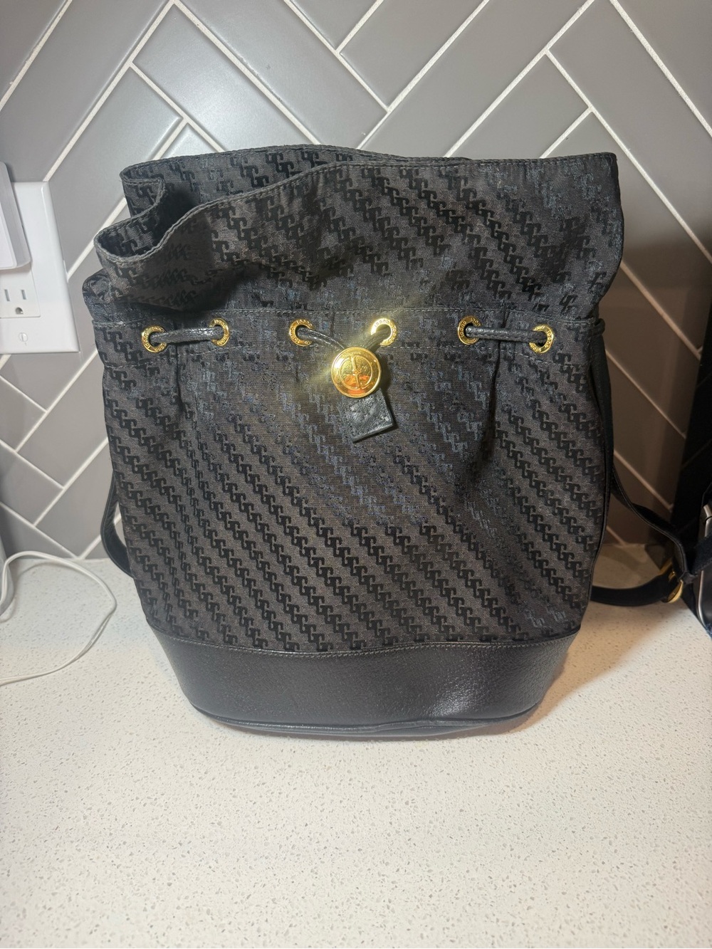 Vintage Gucci black gg monogram jacquard leather Black Drawstring Bucket bag